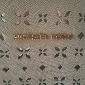 MICHAEL KORS Blush Pink wristlet